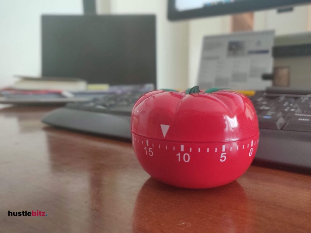 A Pomodoro and a laptop