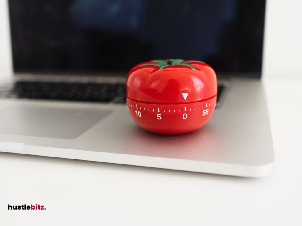 A Pomodoro and a laptop 