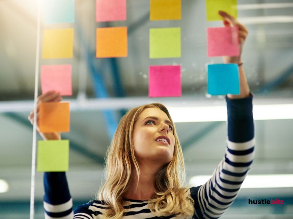 A woman hand holding a sticky note inside the office