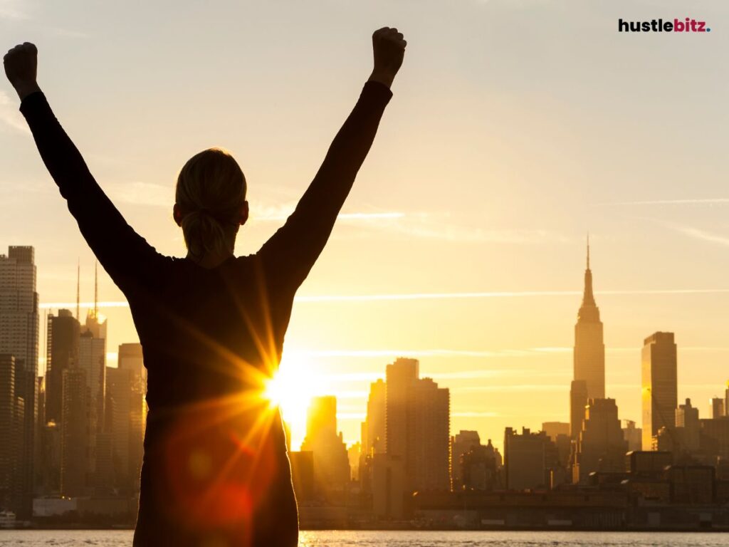 A woman raise her two hands nad a city background